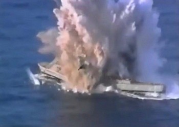 المغرب اليوم - اندلاع حريق في سفينة شحن ألمانية بالخليج بعد إصابتها بشظايا دون وقوع إصابات