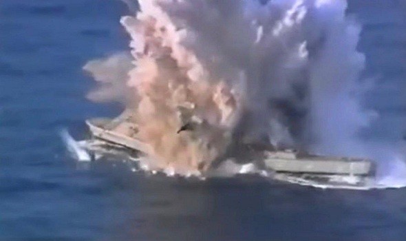 المغرب اليوم - اندلاع حريق في سفينة شحن ألمانية بالخليج بعد إصابتها بشظايا دون وقوع إصابات