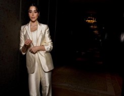 المغرب اليوم - البدلة النسائية تتألق في ربيع 2026 بإطلالات تجمع بين الكلاسيكية والجرأة