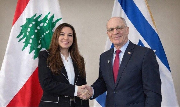 المغرب اليوم - في أول اجتماع مباشر بين السفير الإسرائيلي والسفيرة اللبنانية في واشنطن بدء المحادثات التمهيدية بين البلدين برعاية أميركية ورفض تل أبيب مشاركة فرنسا