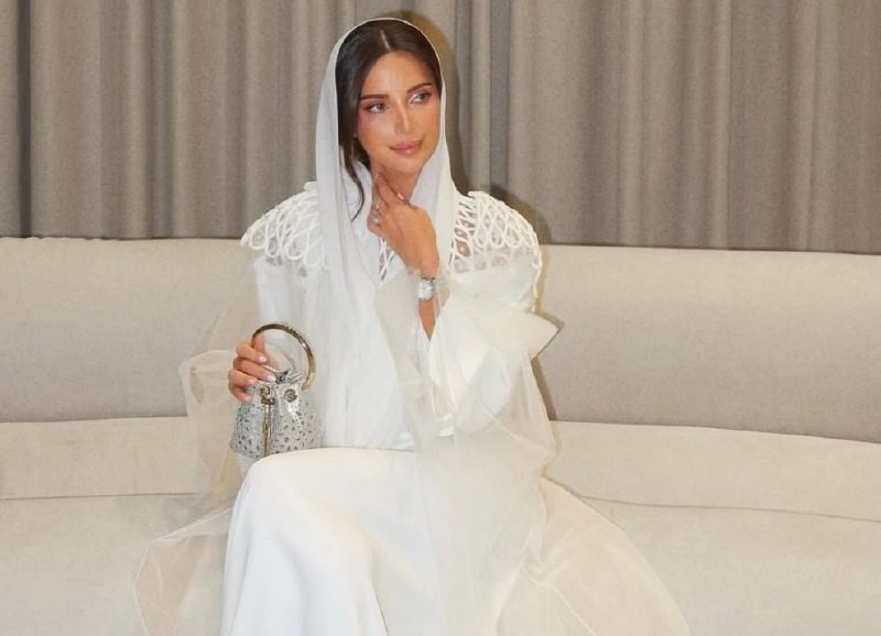 المغرب اليوم - 6 تنسيقات عصرية باللون الأبيض للمحجبات لإطلالة أنيقة في المناسبات