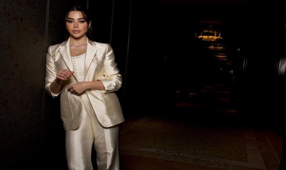 المغرب اليوم - البدلة النسائية تتألق في ربيع 2026 بإطلالات تجمع بين الكلاسيكية والجرأة