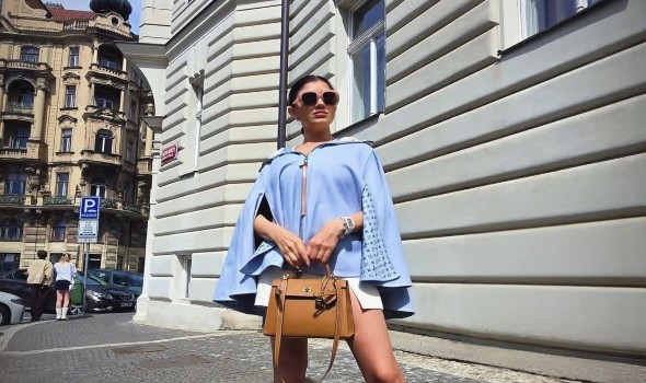 المغرب اليوم - إطلالات النجمات في عطلة نهاية الأسبوع تمزج بين الراحة والفخامة من براغ إلى دبي