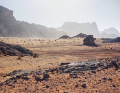 المغرب اليوم - مقتل 50 شخصاً عطشاً بعد تعطل شاحنة في عمق الصحراء الكبرى شمال النيجر