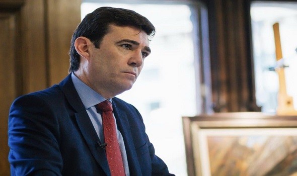 المغرب اليوم - آندي بيرنهام على أعتاب زعامة العمال ورئاسة الحكومة البريطانية بعد استقالة ستارمر