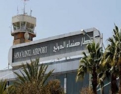 المغرب اليوم - استهداف مدرج مطار صنعاء لمنع هبوط طائرة إيرانية وتبادل الاتهامات بين الحكومة اليمنية والحوثيين حول التصعيد الجديد