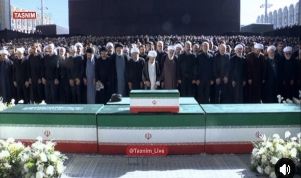 المغرب اليوم - لوداع المرشد حشود ضخمة في شوارع طهران انتظاراً لموكبه الجنائزي في اليوم الرابع من مراسم التشييع