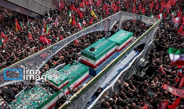 المغرب اليوم - وصول نعش خامنئي إلى مشهد في ختام مراسم تشييع حاشدة امتدت 6 أيام بين إيران والعراق