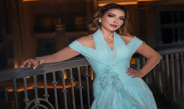 المغرب اليوم - فساتين السهرة بزمزمات الخصر صيحة أنثوية تتألق بها النجمات
