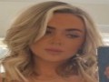 المغرب اليوم - زوجة بيكفورد حارس منتخب إنجلترا مشغولة بالسلفي أثناء مبارة زوجها  أمام الكونغو وقبل أن ينجح منتخبه بالفوز