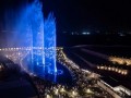 المغرب اليوم - عسير تُعزز جاذبيتها السياحية بتدشين أكبر نافورة في المملكة بمنتجع الوادي