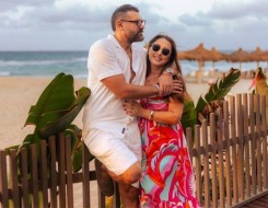 المغرب اليوم - تناغم وتنسيقات ملهمة تُبرز أناقة النجمات مع شركائهن