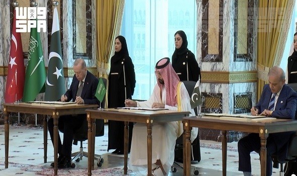 المغرب اليوم - اتفاقية للدفاع المشترك توقَع في مكة تجمع السعودية وتركيا وباكستان، وتعرض أي دولة للعدوان إعتداء على الدول الثلاثة