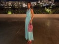 المغرب اليوم - الحذاء الأحمر يعزّز أنوثة وجاذبية إطلالات النجمات هذا الموسم