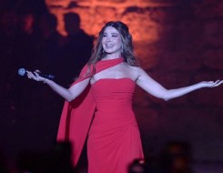 المغرب اليوم - اللون الأحمر اختيار النجمات المفضل لحضور لافت في السهرات