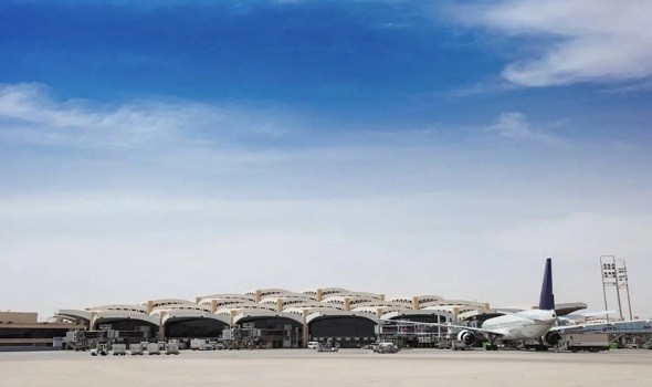 المغرب اليوم - السعودية تعلن مقتل ١٢ في الهجوم على مطار الرياض و تخالف مكة يؤكد إلتزامه الدفاع عن أراضيها