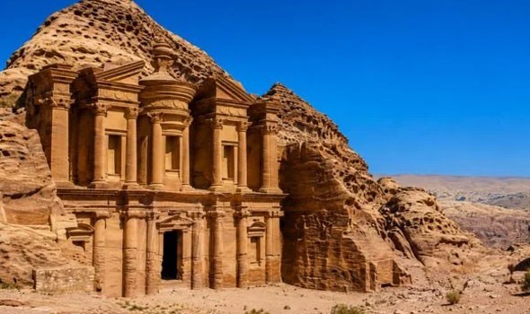 المغرب اليوم - الأردن في الخريف وجهات تكتسي بألوان الطبيعة الساحرة