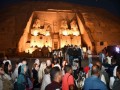 المغرب اليوم - نحو سبعة آلاف سائح وزائر يشهدون ظاهرة تعامد الشمس على وجه الملك رمسيس الثاني في أسوان