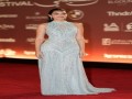 المغرب اليوم - الأسود يحافظ على مكانته والفخامة ترافق الحاضرات في الجونة
